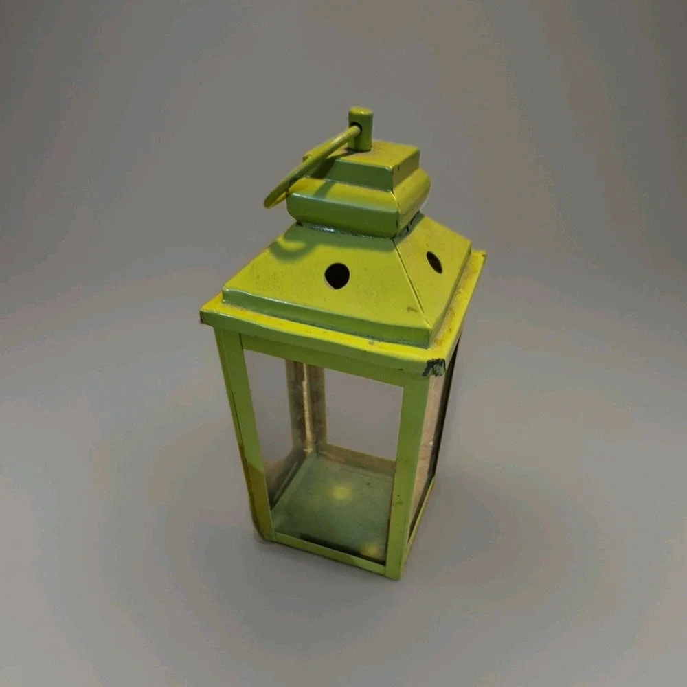 METAL GREEN DECORATIVE LANTERN